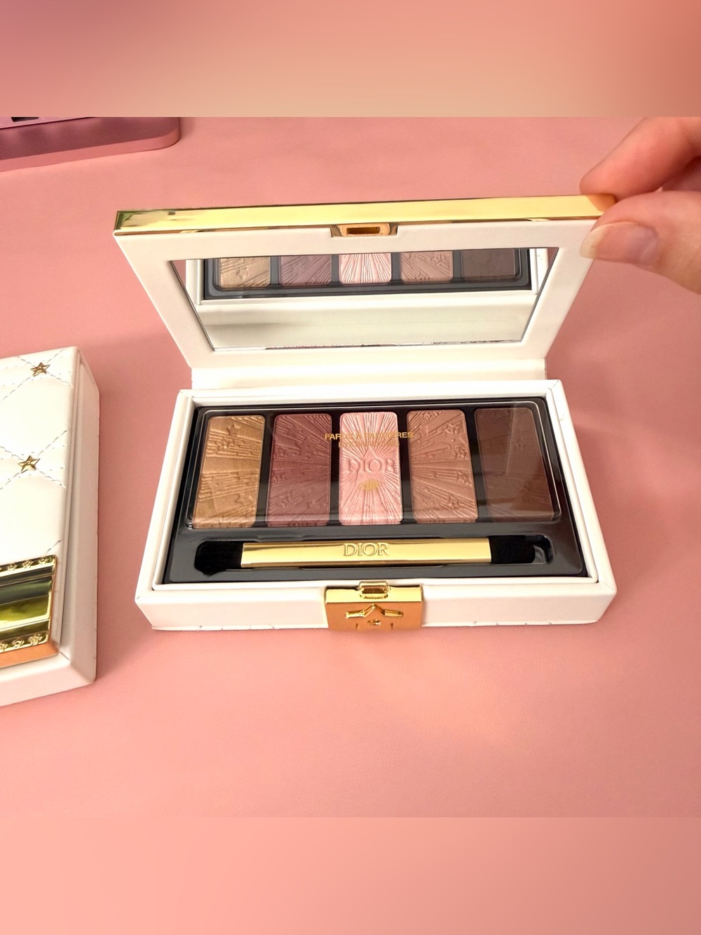 Dior Limited Edition Palette | 2025 Holiday Face and Eyeshadow Palettes - Picture 5 of 13